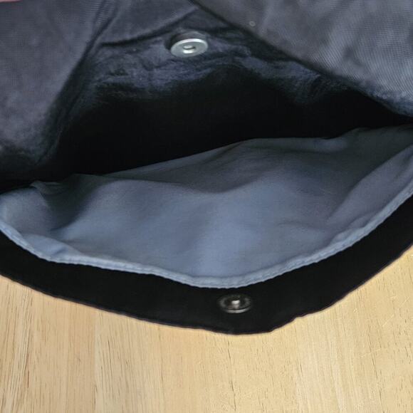 Baggallini Around Town Crossbody Bag With Rfid Phone Wristlet Black Animal- EUC - Picture 6 of 10